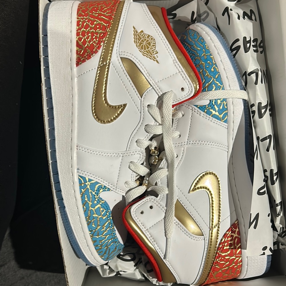 Limited Edition Jordan 1 with lots of Flavor only worn once